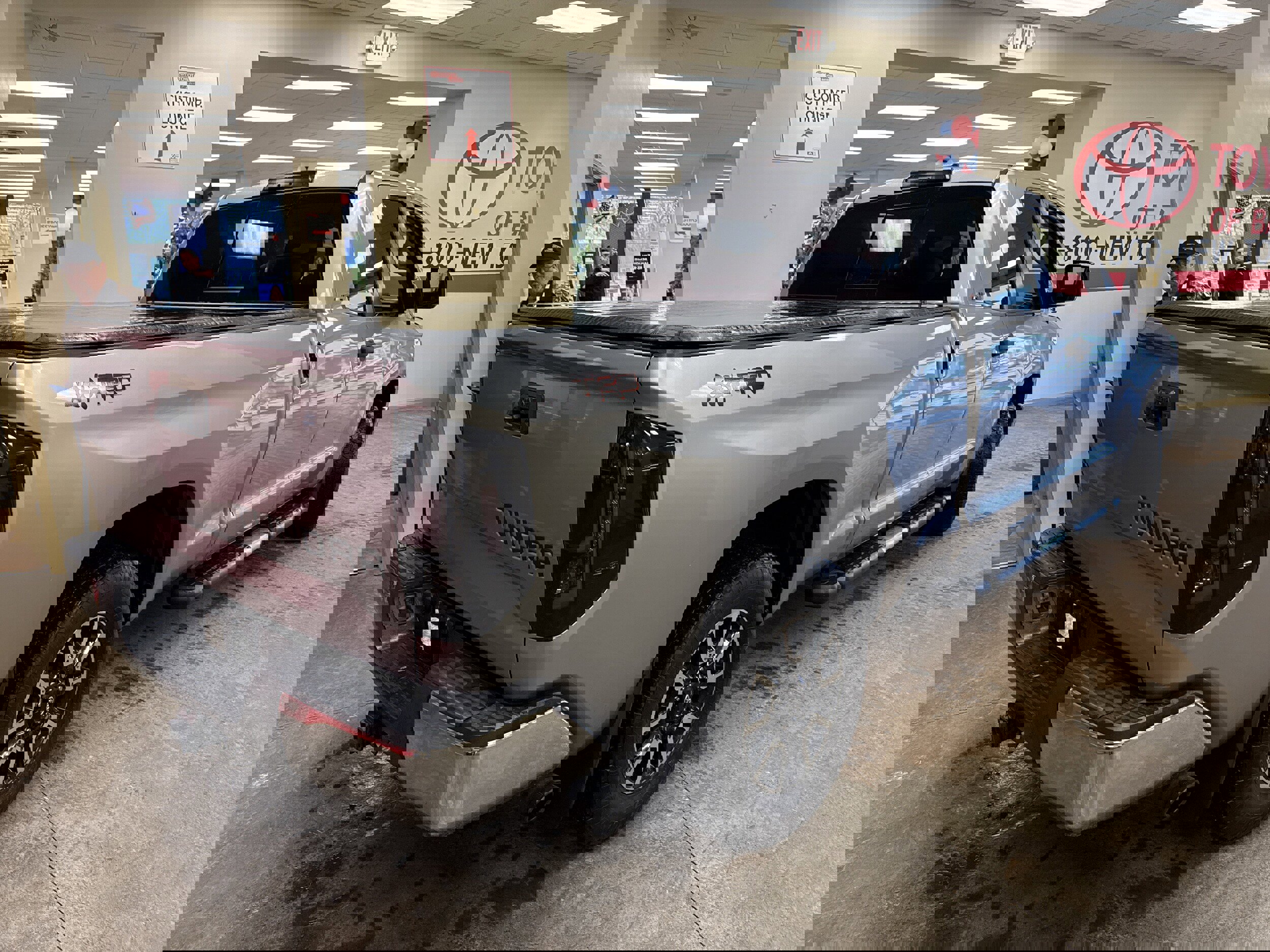 Used 2015 Toyota Tundra SR5 w/ TRD Off Road Package image 11