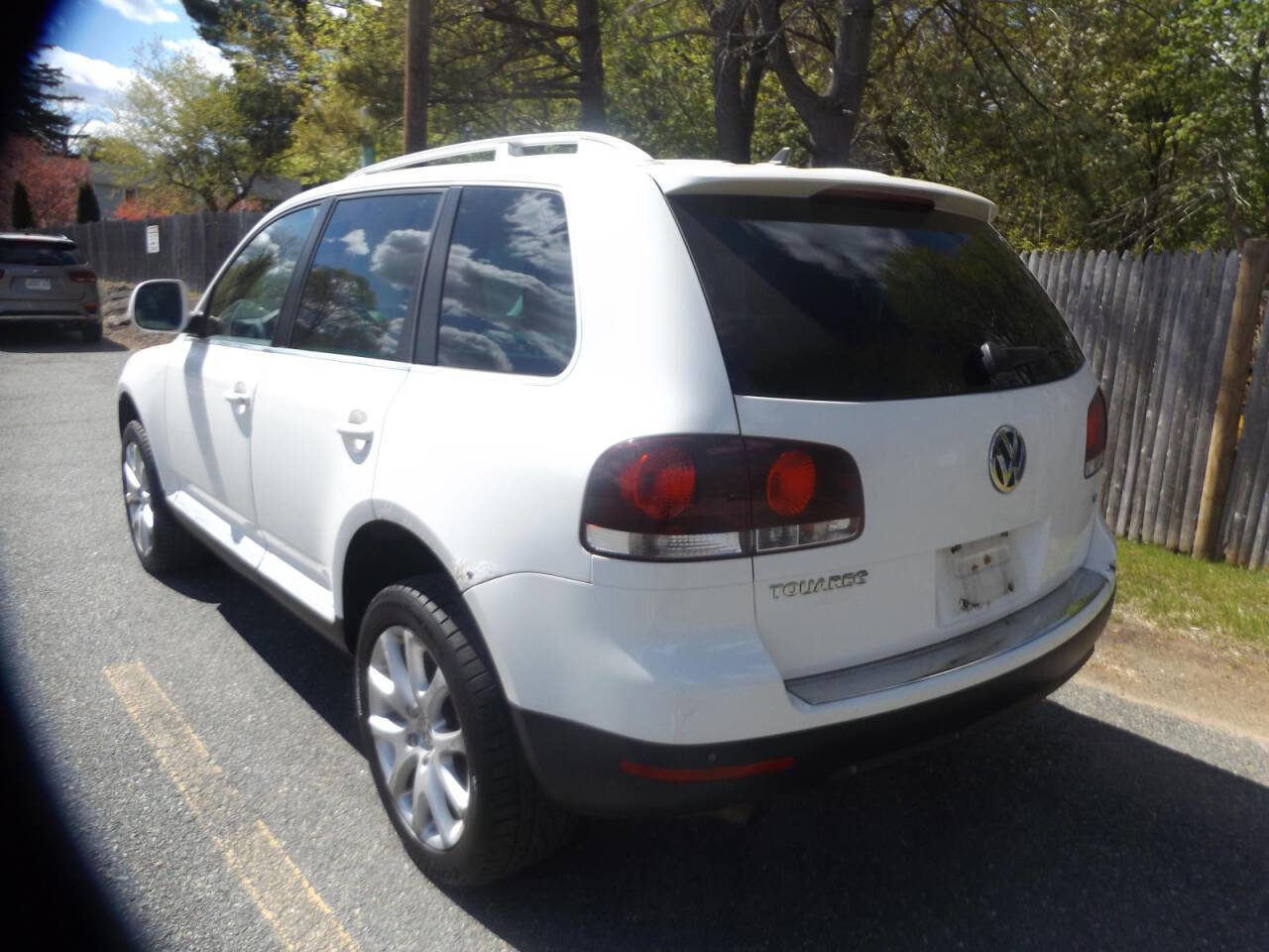 Used 2008 Volkswagen Touareg V6 AWD/4WD image 3