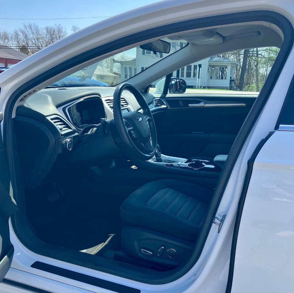 Used 2016 Ford Fusion SE image 9