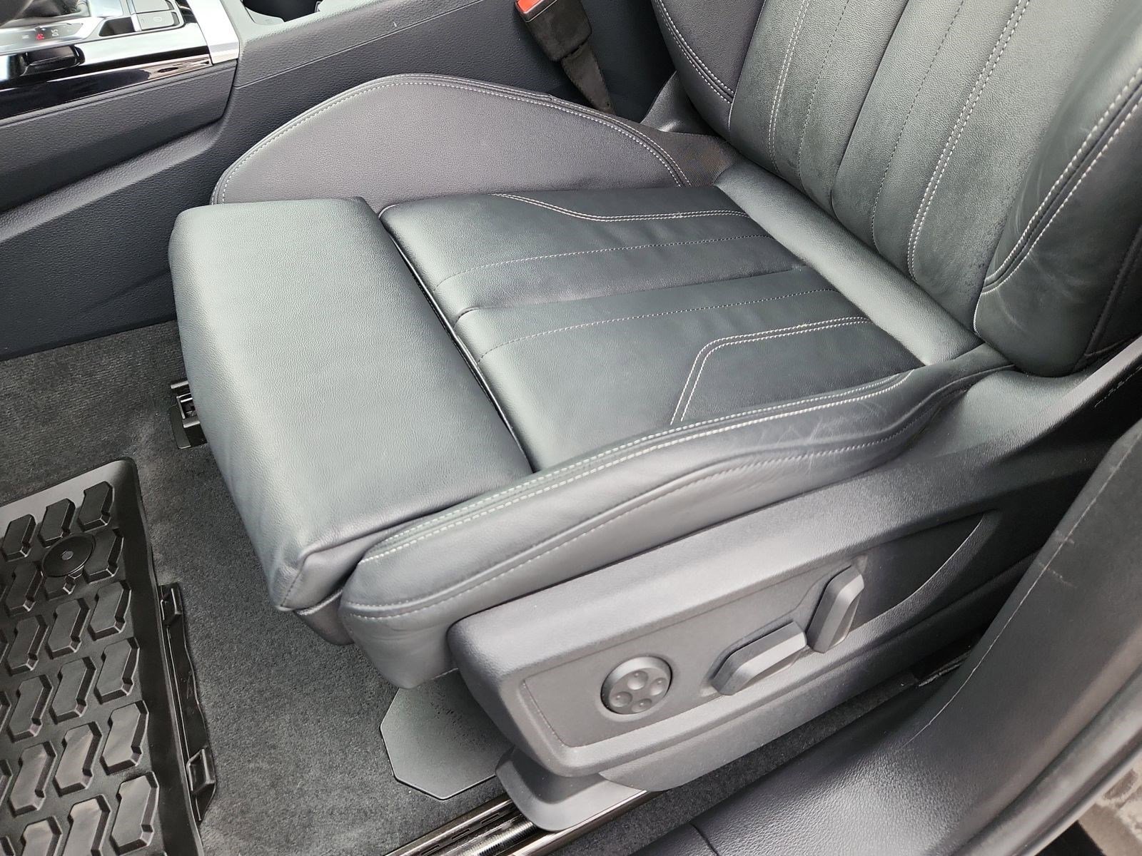 Used 2025 Audi Q5 2.0T Premium w/ Convenience Plus Package image 8