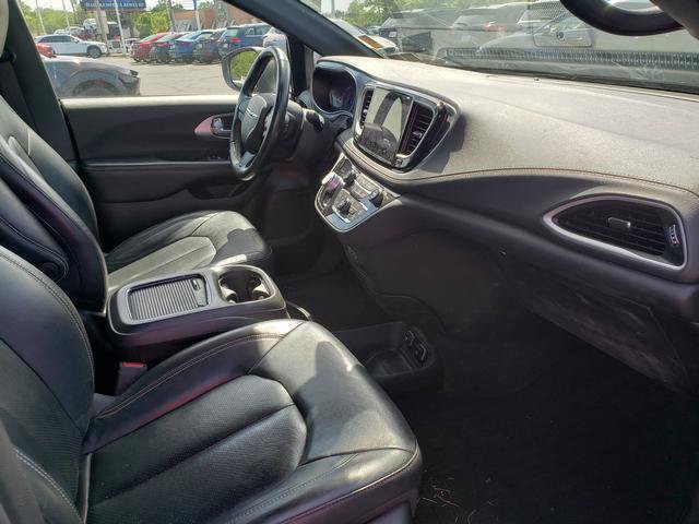 Used 2021 Chrysler Pacifica Touring-L w/ S Appearance Package FWD image 19