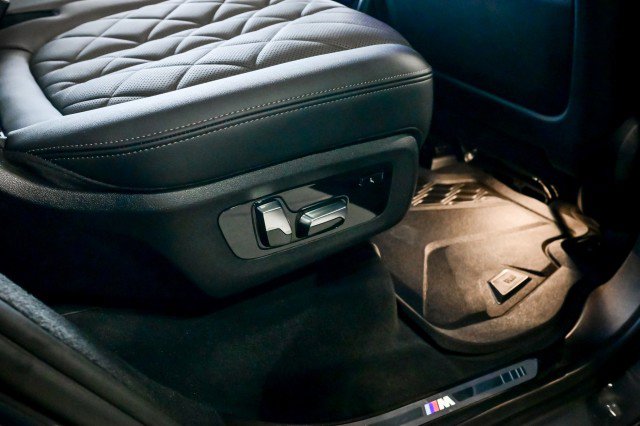 Used 2024 BMW X7 xDrive40i w/ M Sport Package image 25