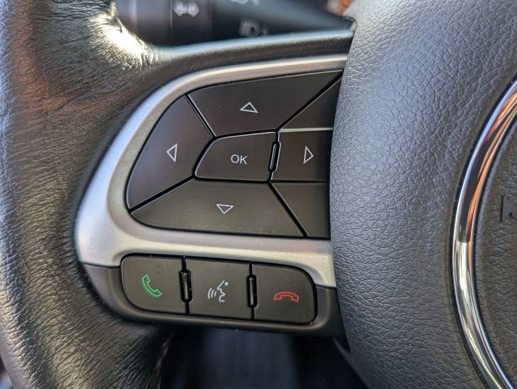 Used 2023 Jeep Renegade Limited image 28