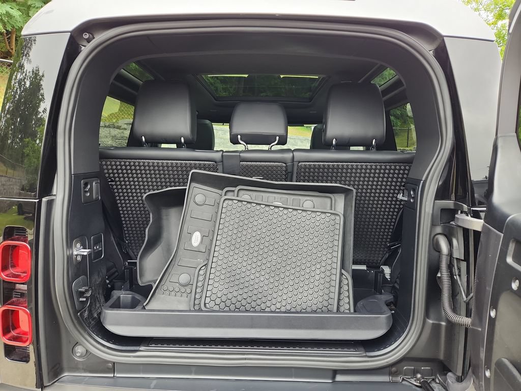 Used 2022 Land Rover Defender 90 X-Dynamic S AWD/4WD image 13