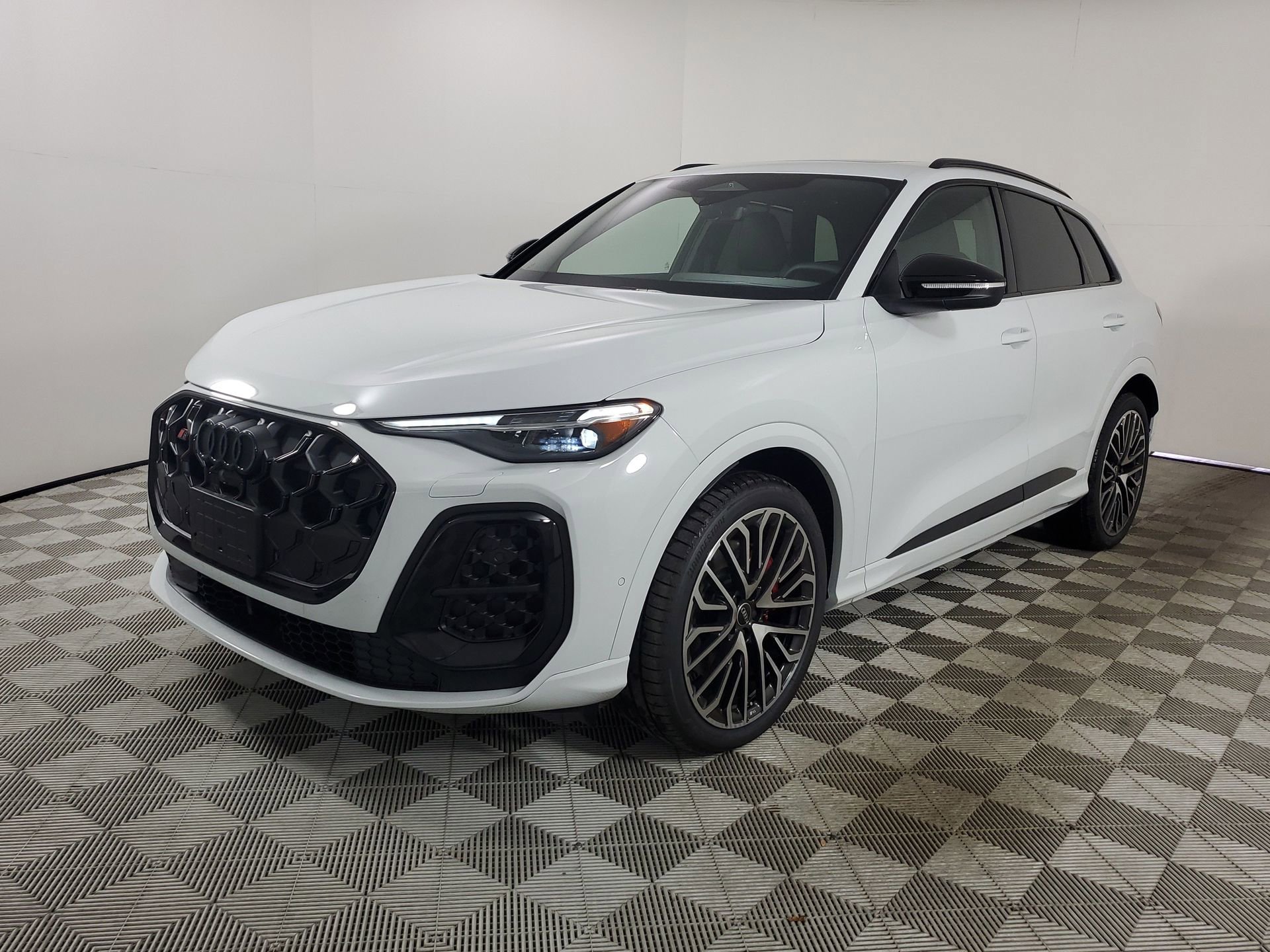 New 2025 Audi SQ5 Premium Plus image 4