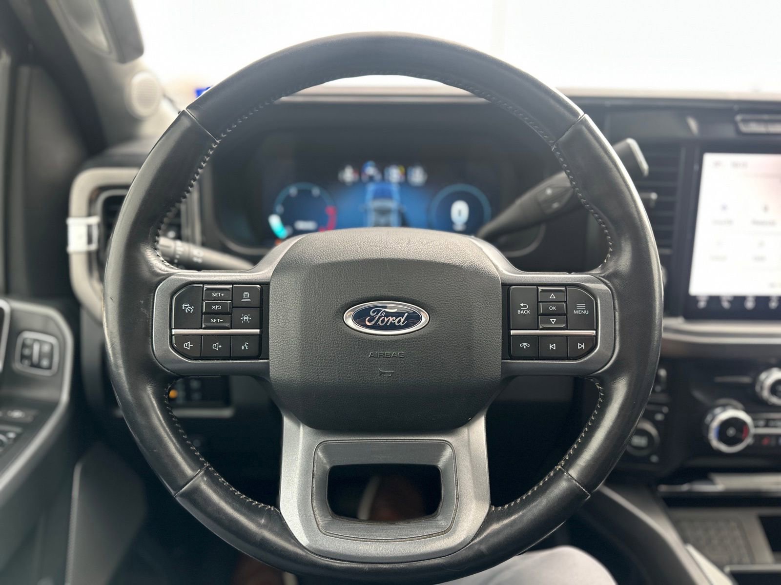 Used 2023 Ford F350 Lariat w/ Lariat Ultimate Package image 4