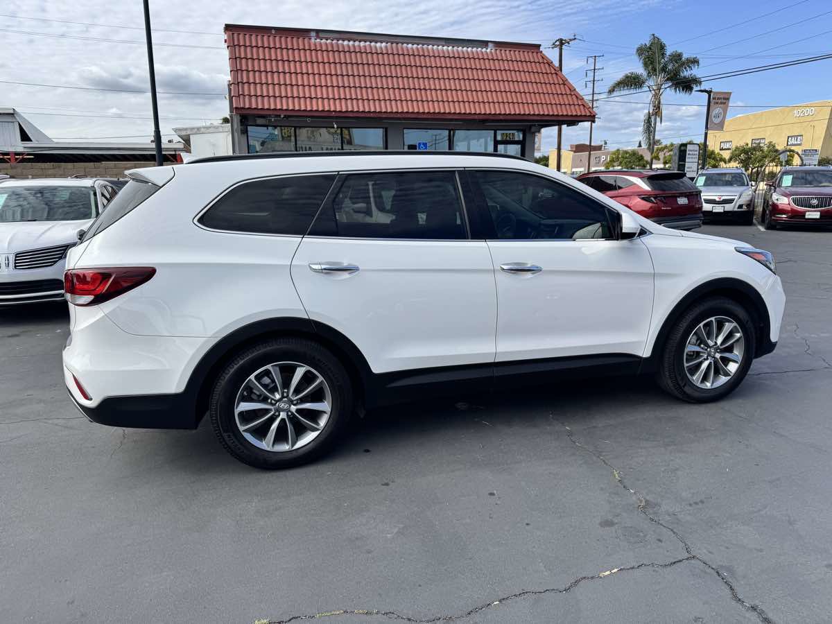 Used 2017 Hyundai Santa Fe SE w/ Cargo Package FWD image 7