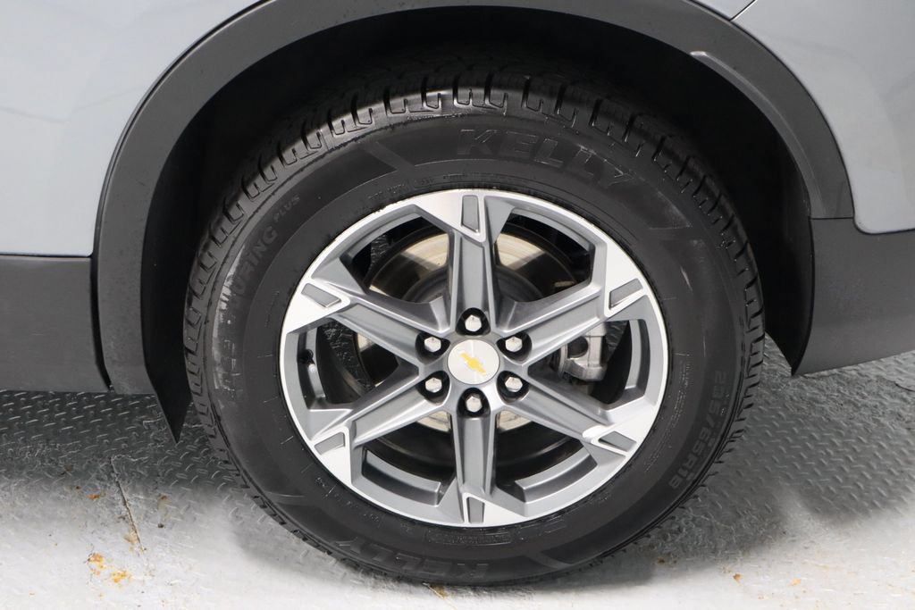 Used 2025 Chevrolet Blazer LT FWD image 19