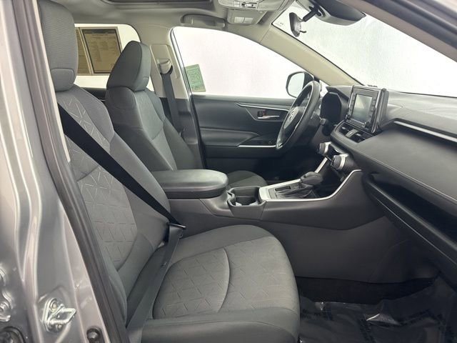 Used 2021 Toyota RAV4 XLE w/ Convenience Package image 25