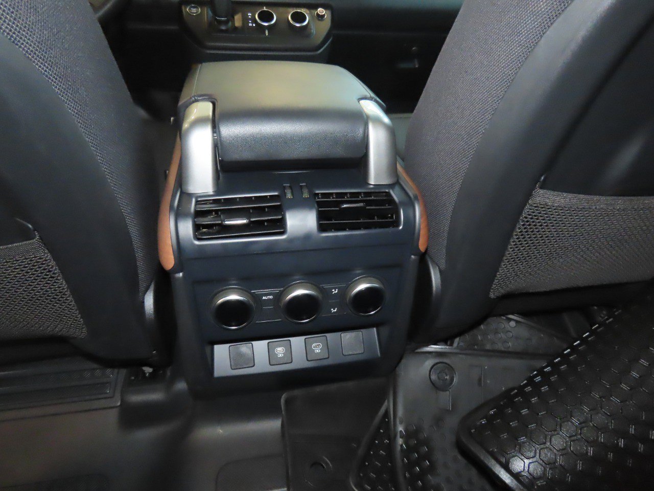 Used 2024 Land Rover Defender 130 X AWD/4WD image 18