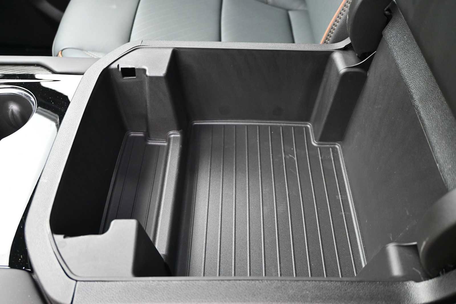 New 2026 GMC Yukon AT4 w/ AT4 Premium Plus Package AWD/4WD image 19