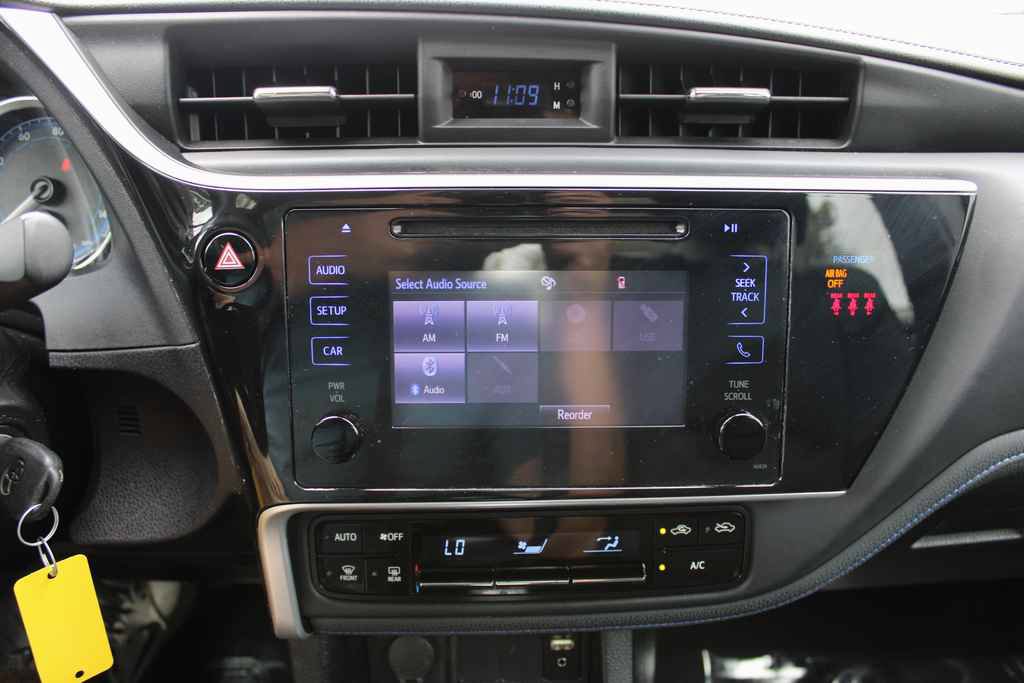 Used 2019 Toyota Corolla SE FWD image 12