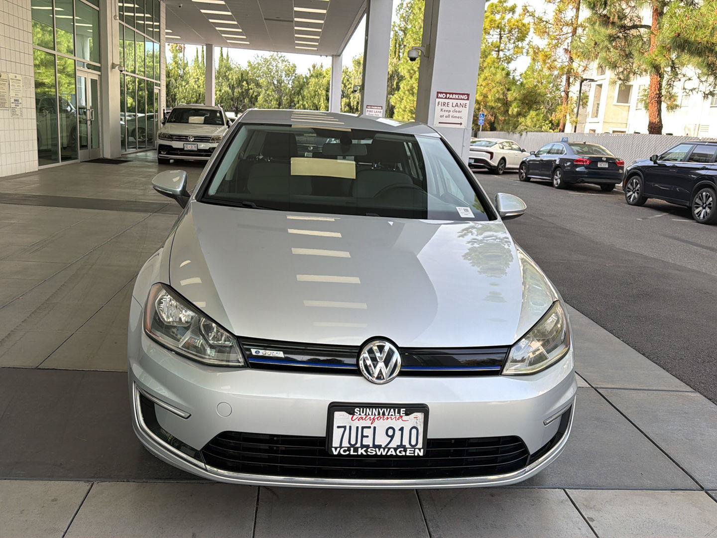 Used 2016 Volkswagen e-Golf SE w/ DC Fast Charging Package FWD image 8