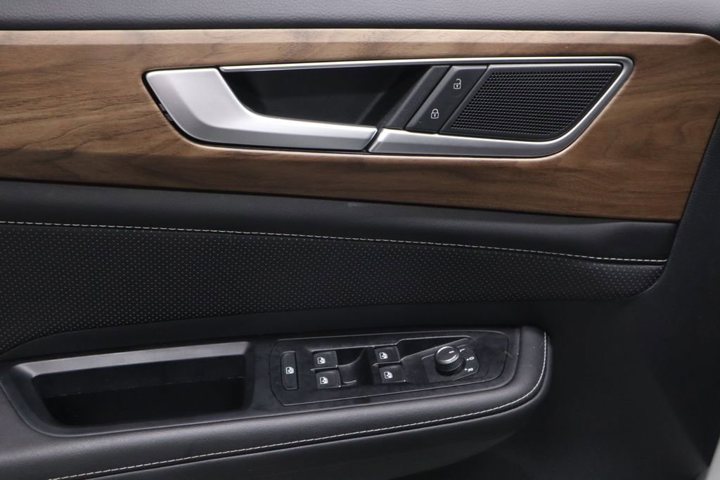 Used 2025 Volkswagen Atlas SE FWD image 23