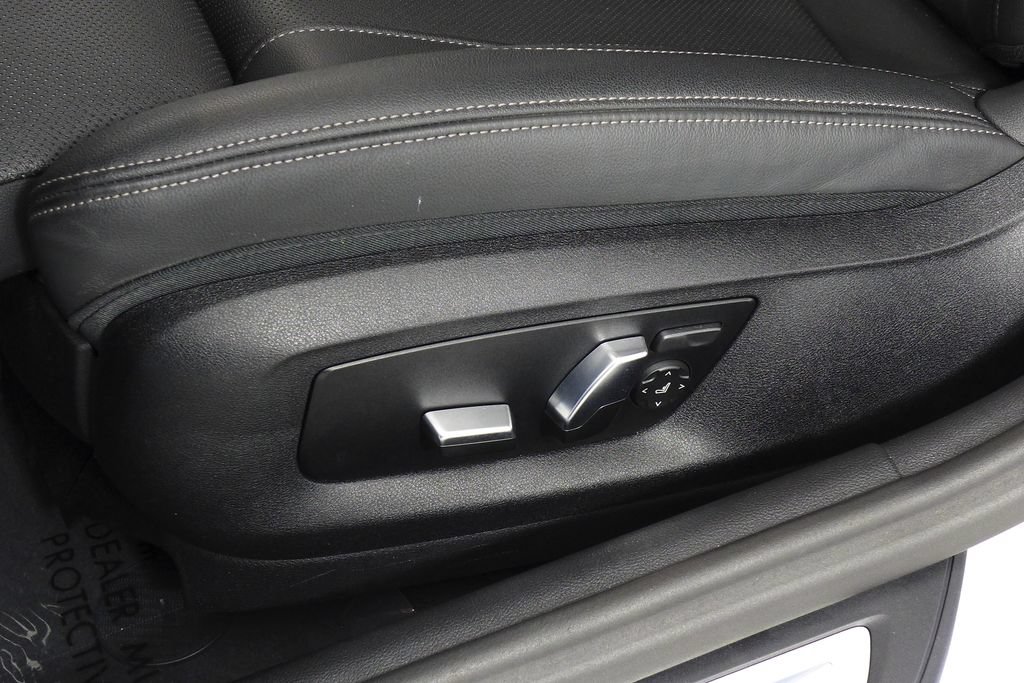 Used 2023 BMW 530i w/ Convenience Package RWD image 23