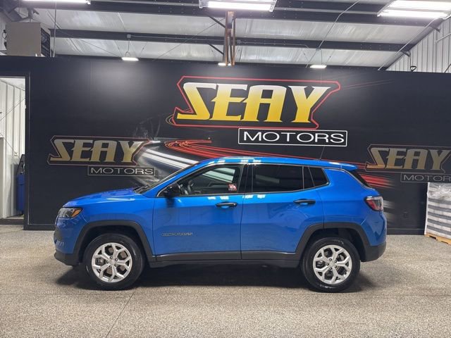 Used 2024 Jeep Compass Sport image 3