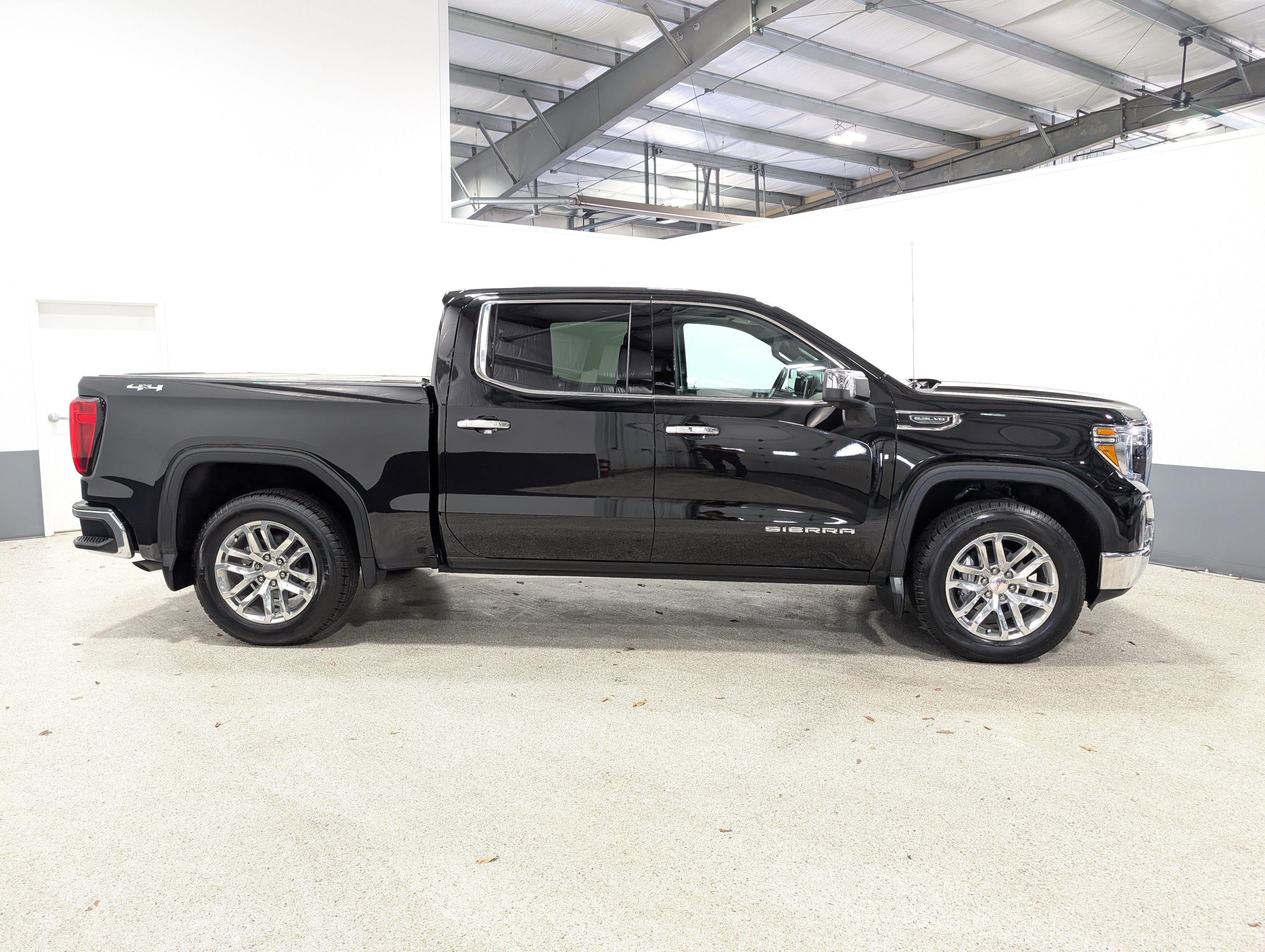 Used 2020 GMC Sierra 1500 SLT w/ SLT Convenience Package AWD/4WD image 2
