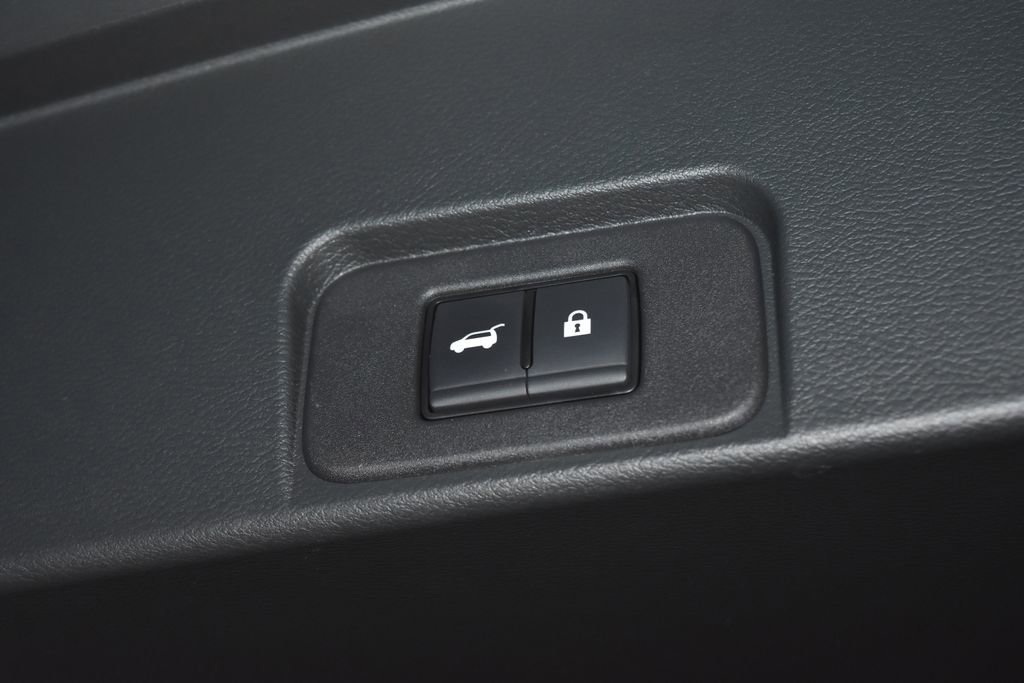 Used 2025 Nissan Rogue SV image 32