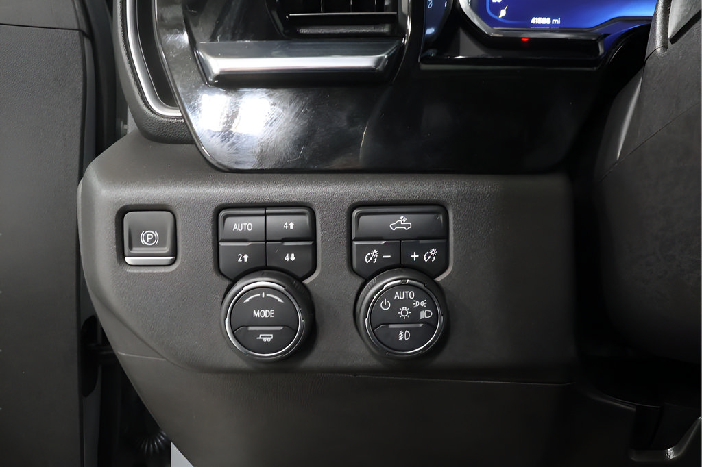 Used 2024 Chevrolet Silverado 1500 LT Trail Boss w/ Convenience Package II AWD/4WD image 19