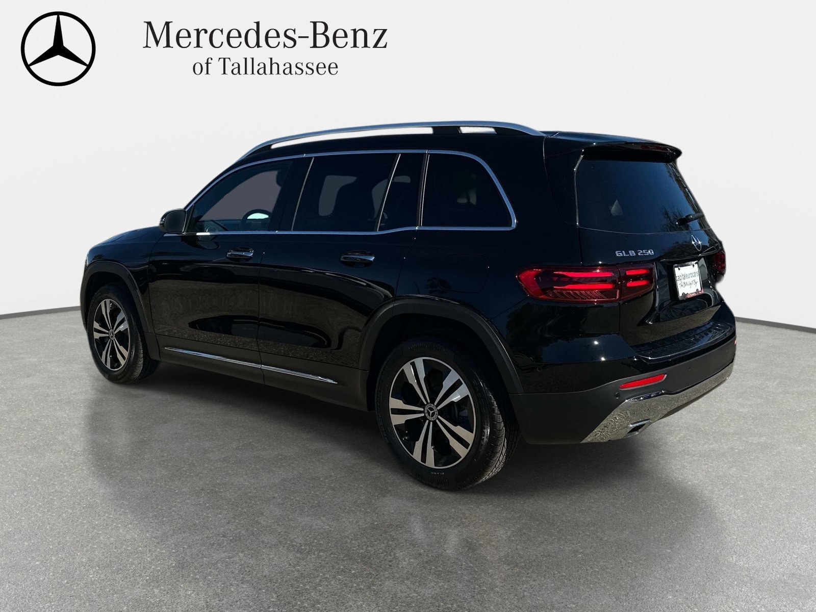 Used 2025 Mercedes-Benz GLB 250 image 3