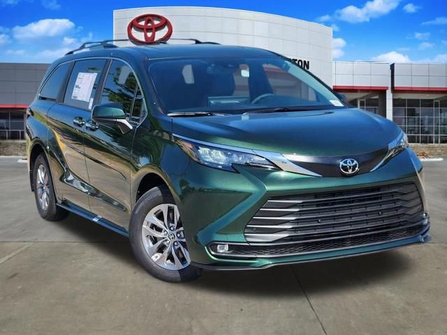 New 2026 Toyota Sienna XLE FWD image 1