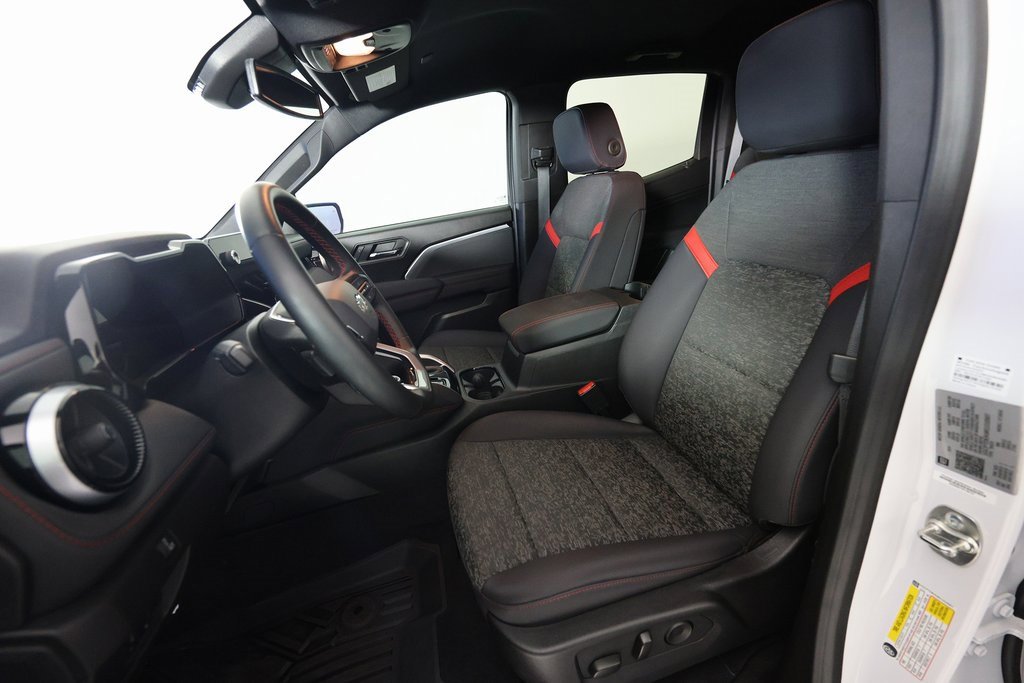 Used 2024 Chevrolet Colorado Z71 w/ Z71 Convenience Package 2 image 16