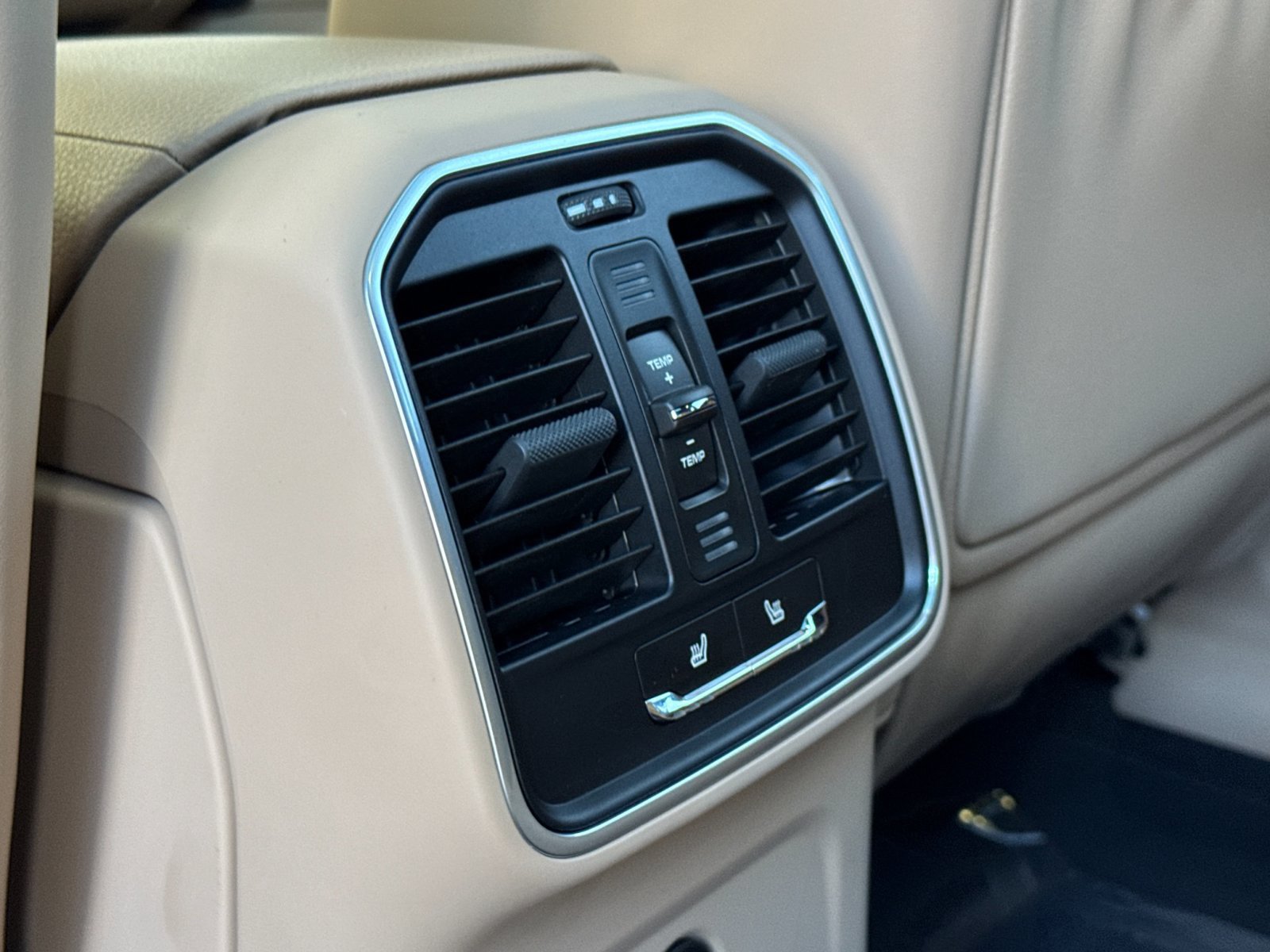 Certified 2026 Porsche Macan AWD/4WD image 15