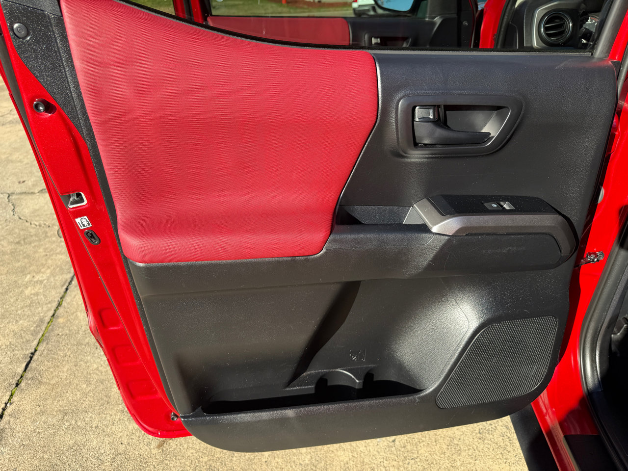 Used 2019 Toyota Tacoma SR5 image 21