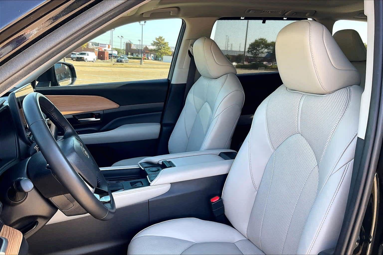Used 2025 Toyota Grand Highlander FWD image 11