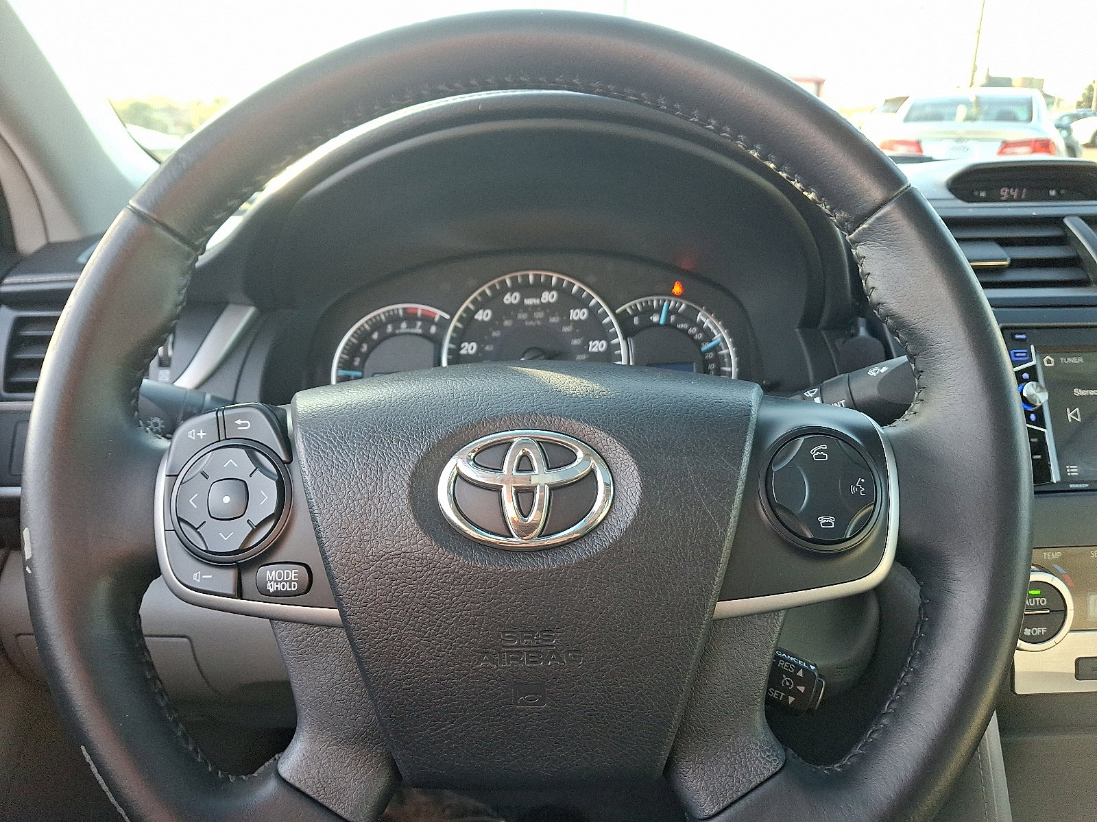 Used 2014 Toyota Camry XLE image 19