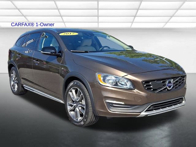 Used 2017 Volvo V60 T5 Cross Country AWD/4WD image 1