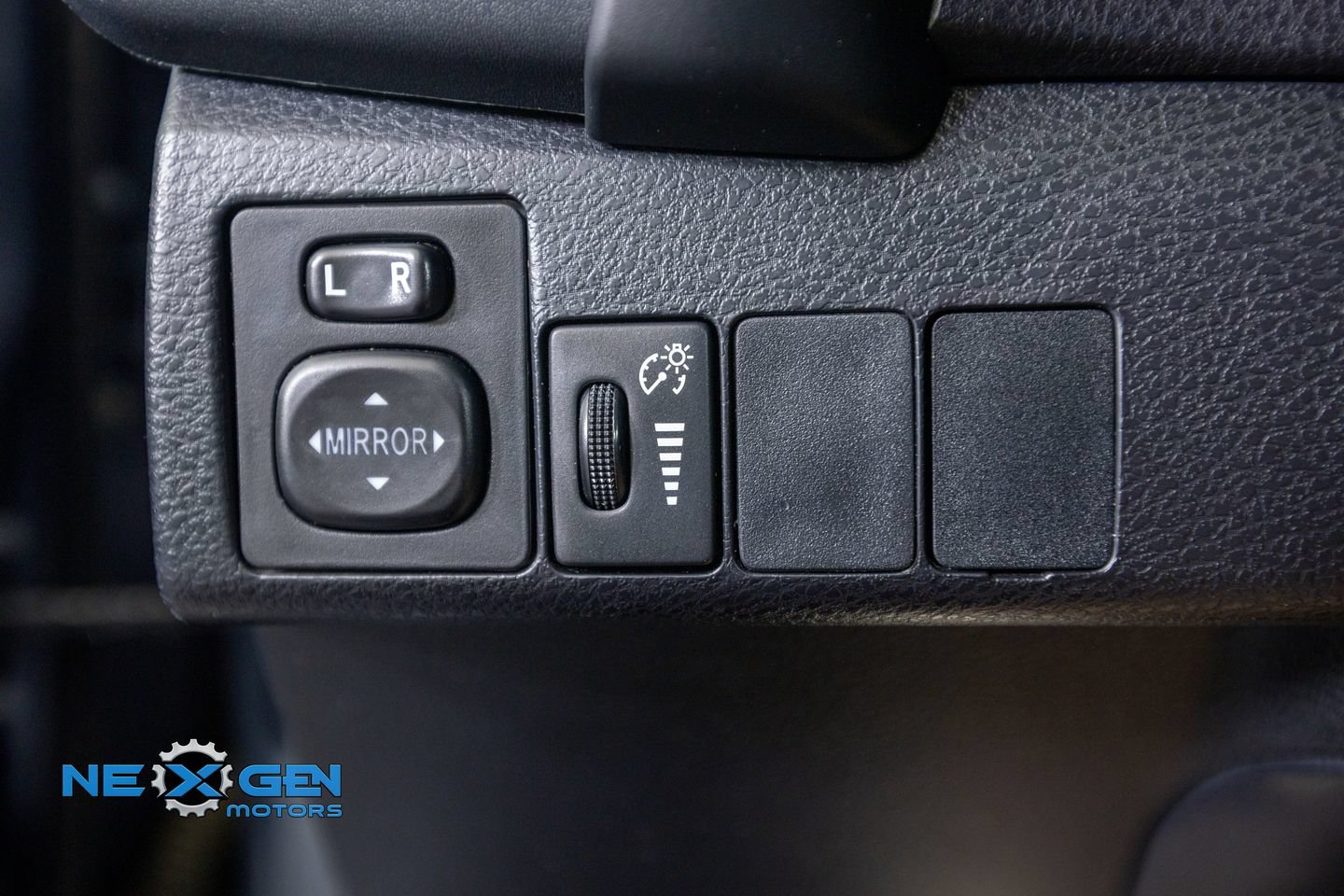Used 2018 Toyota Corolla LE FWD image 13