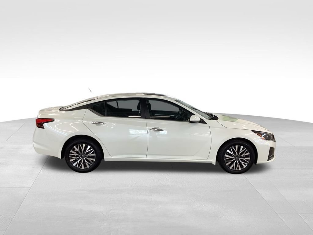 Used 2023 Nissan Altima 2.5 SV w/ SV Premium Package AWD/4WD image 21
