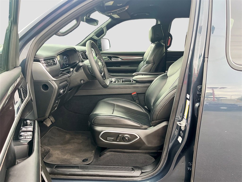 Used 2024 Jeep Wagoneer 4WD image 22