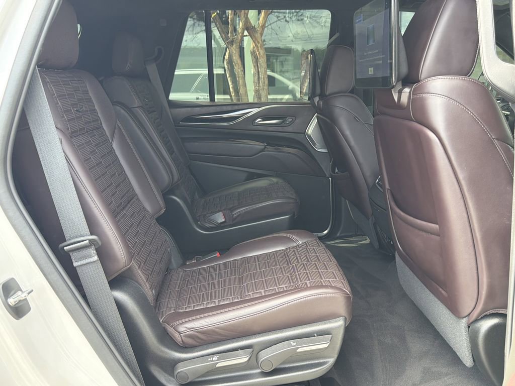 Used 2024 Cadillac Escalade Premium Luxury Platinum w/ Heavy-Duty Trailer Package image 15