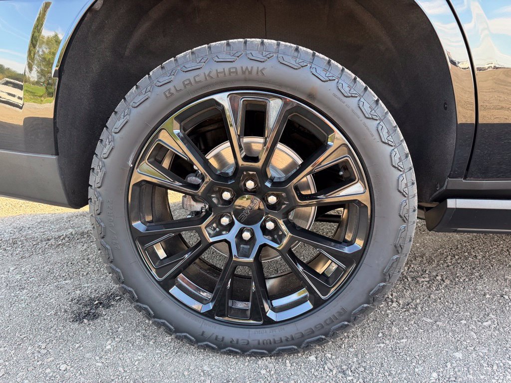 Used 2026 GMC Yukon Denali w/ Sun & Power Step Package AWD/4WD image 23