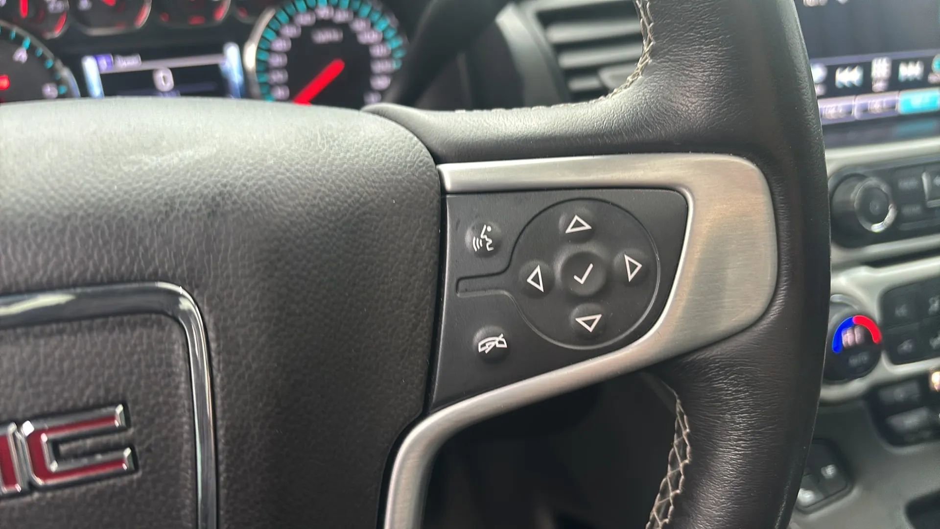 Used 2017 GMC Yukon SLT w/ Open Road Package image 36