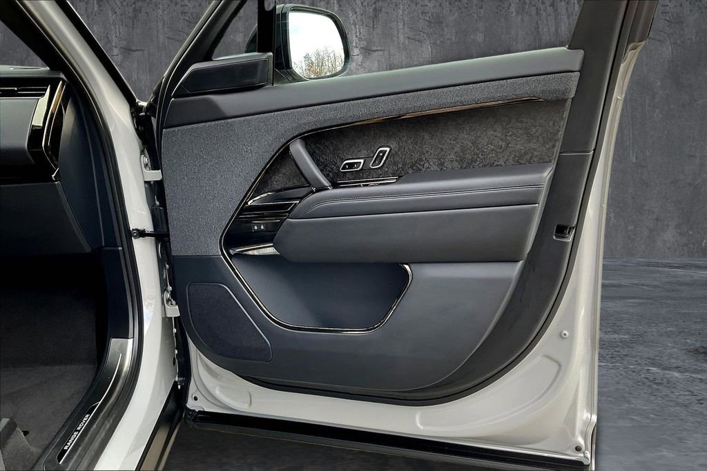 Used 2025 Land Rover Range Rover Sport Dynamic SE image 27