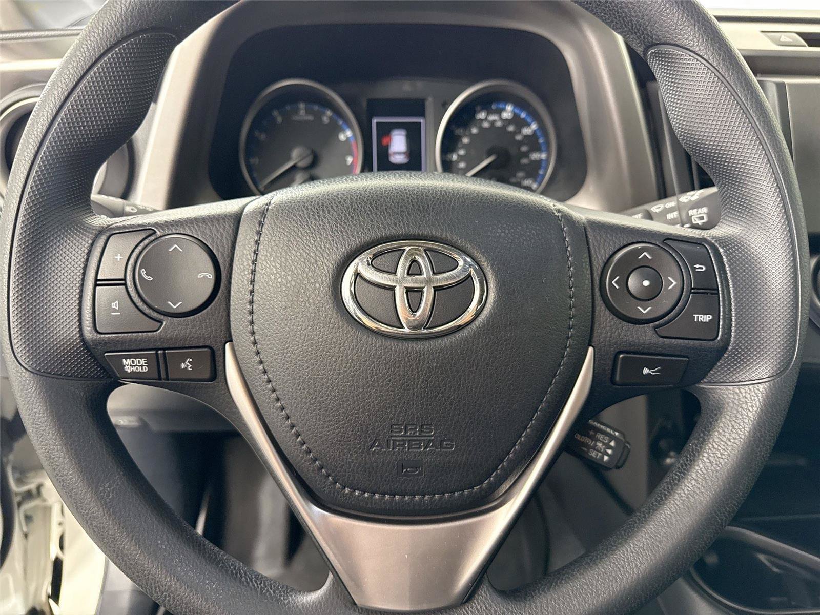 Used 2018 Toyota RAV4 LE FWD image 15