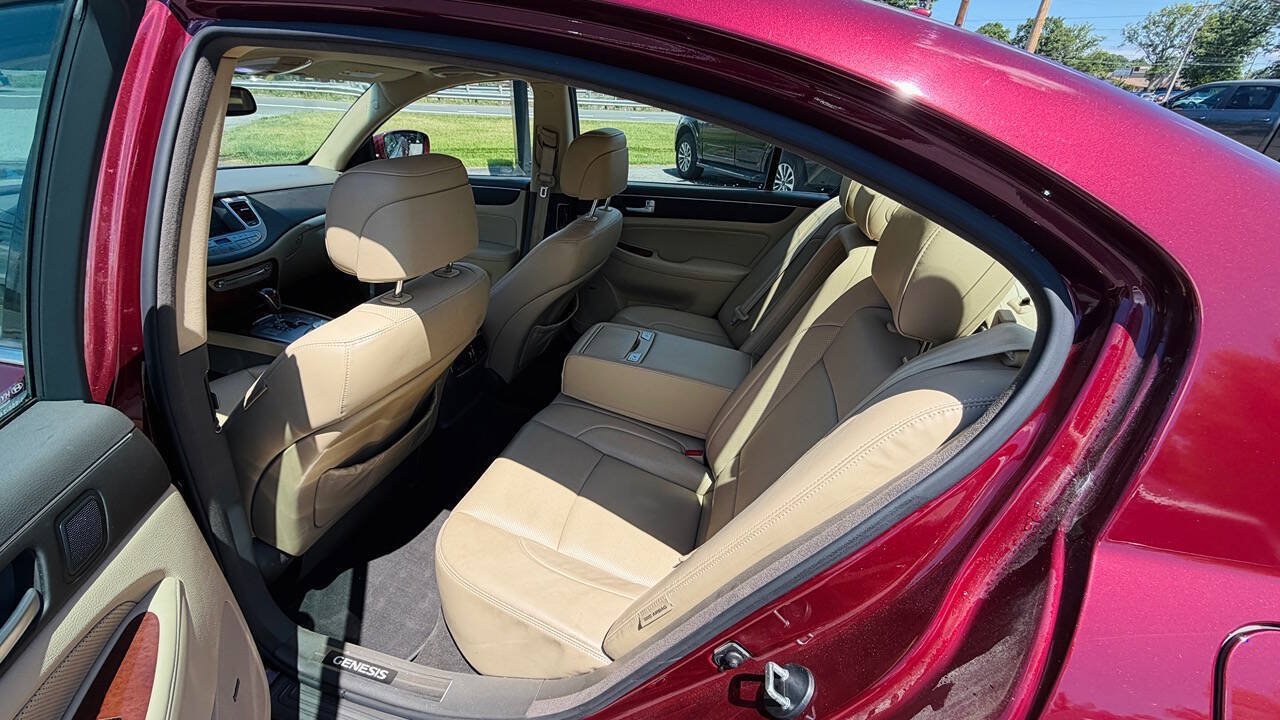Used 2012 Hyundai Genesis 4.6 RWD image 9
