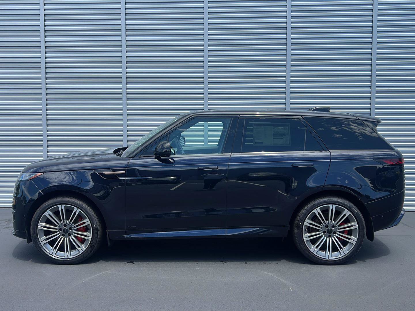 New 2026 Land Rover Range Rover Sport Dynamic SE AWD/4WD image 2