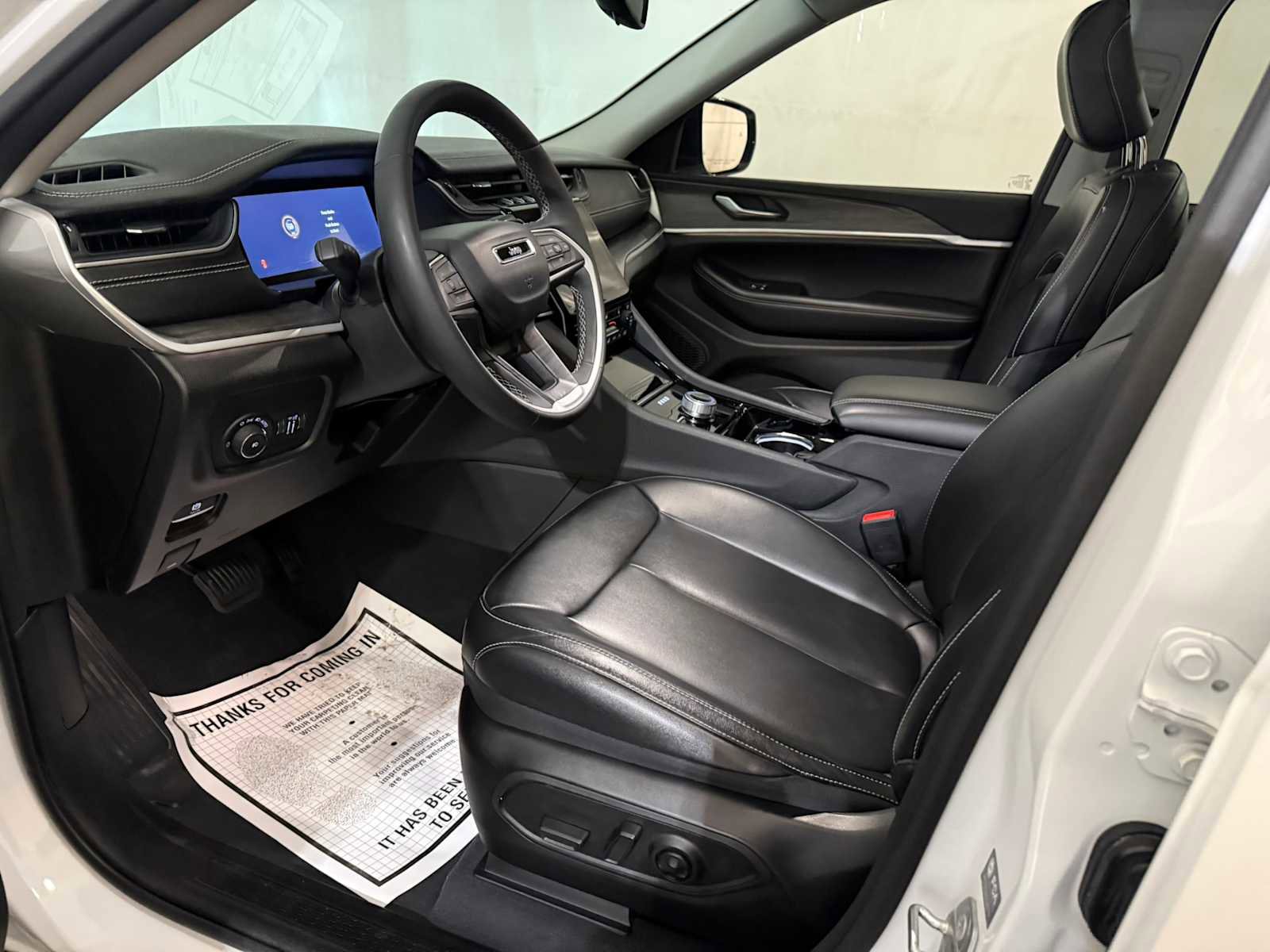 Used 2023 Jeep Grand Cherokee Limited w/ Black Appearance Package image 19