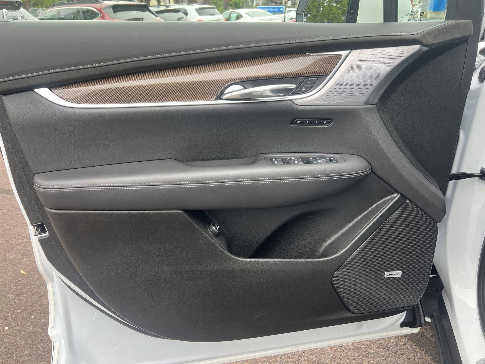 Used 2025 Cadillac XT6 Sport w/ Platinum Package AWD/4WD image 11