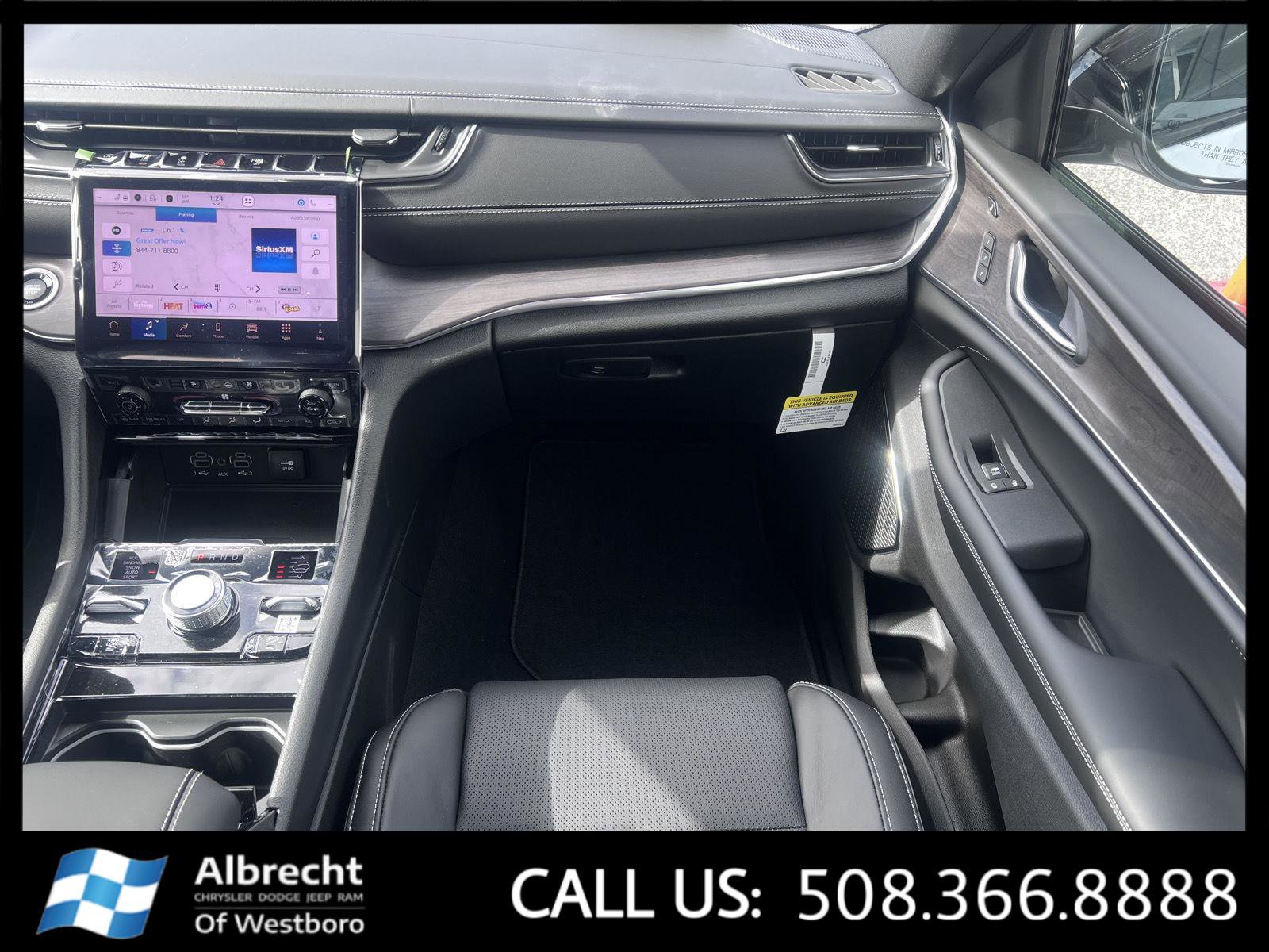 New 2025 Jeep Grand Cherokee Overland w/ Luxury Tech Group IV image 18