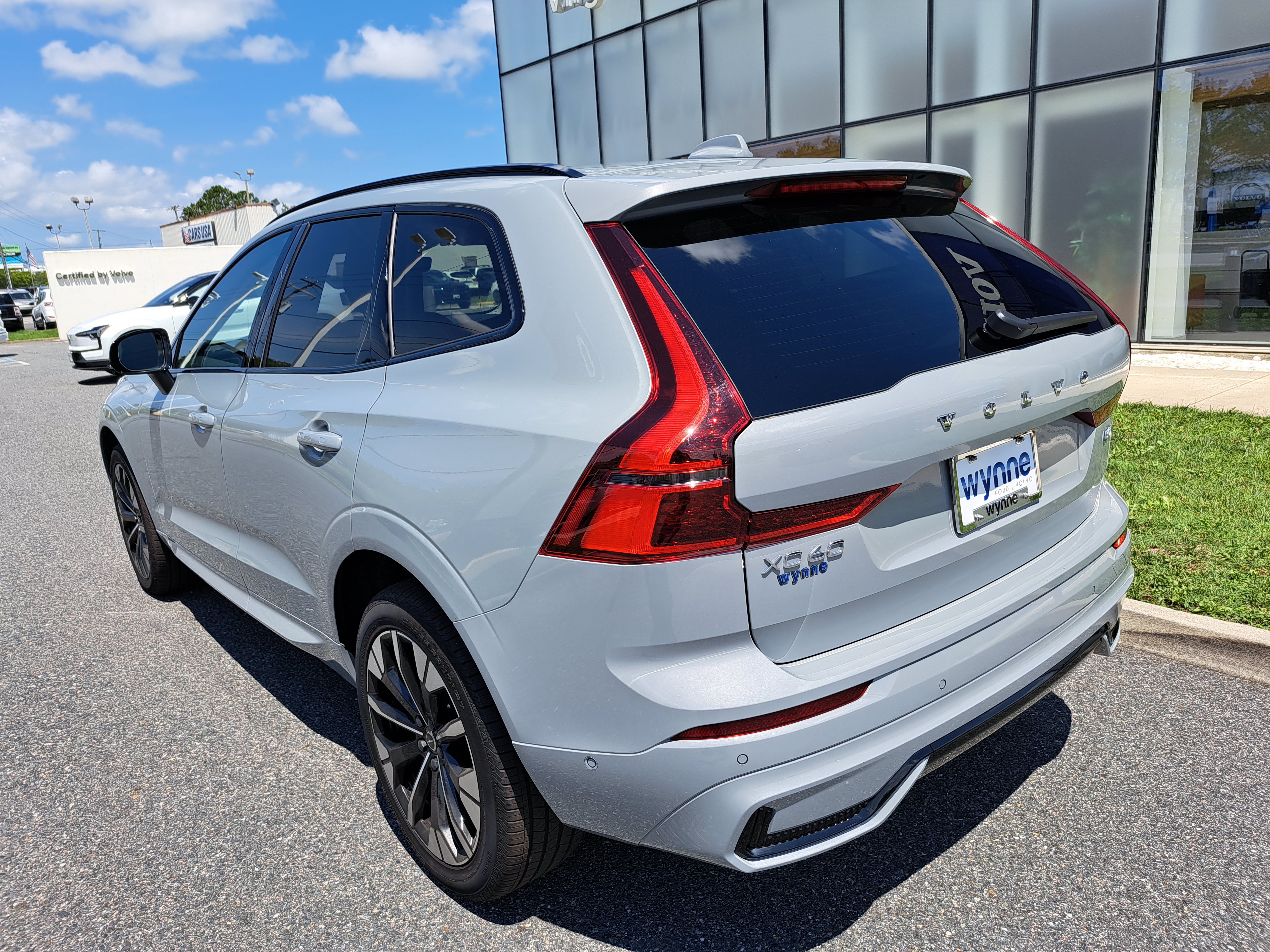 New 2026 Volvo XC60 B5 Plus w/ Climate Package AWD/4WD image 4