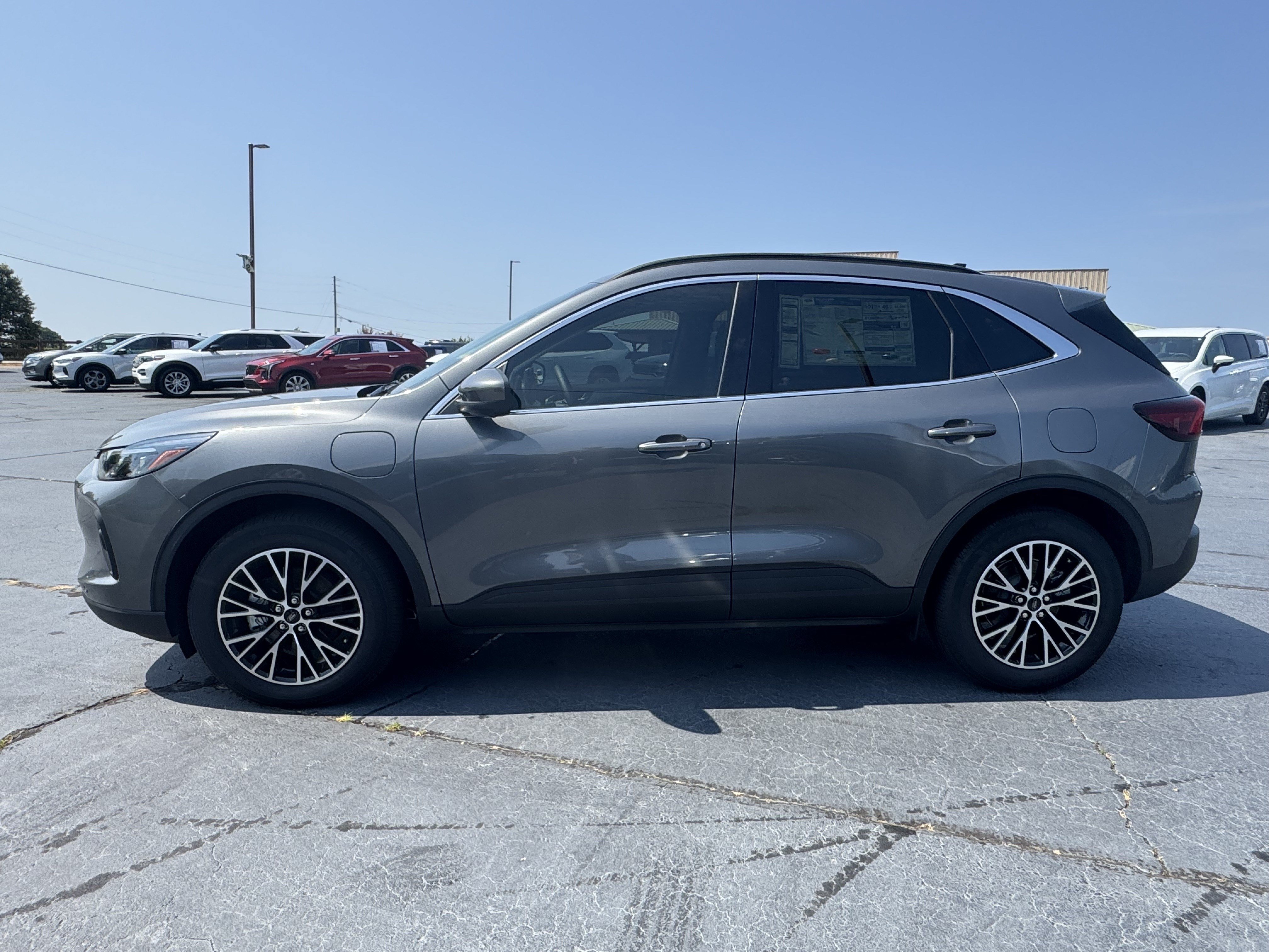 Used 2025 Ford Escape SE w/ PHEV Premium Package FWD image 13