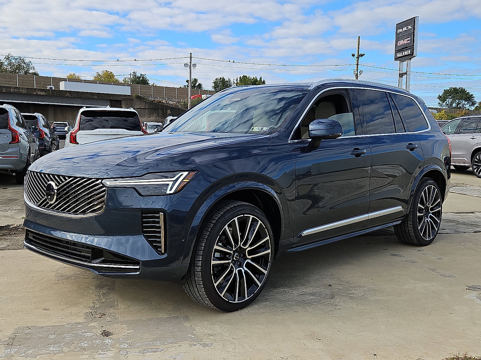 New 2026 Volvo XC90 B6 Ultra w/ Lounge Package image 3