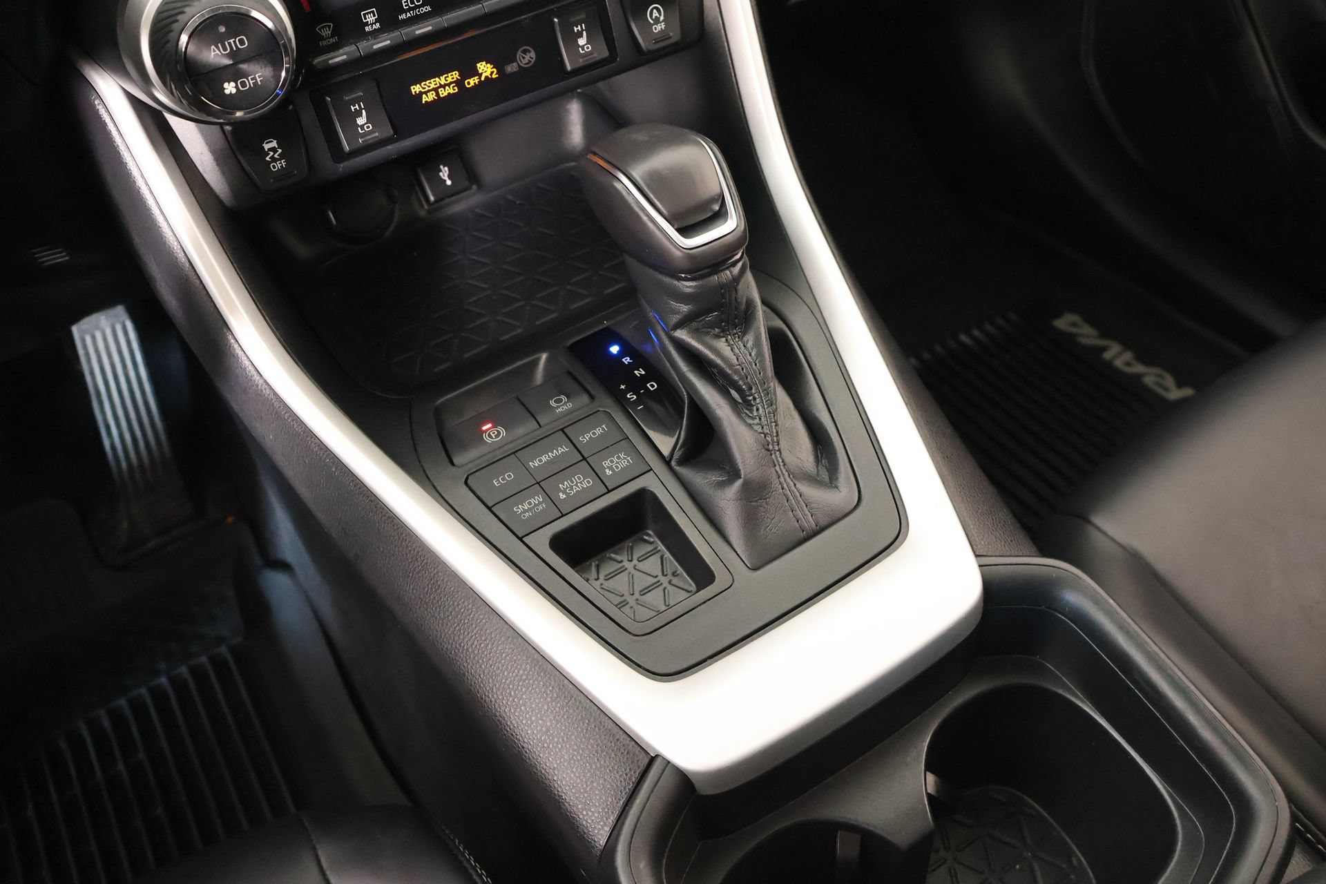 Used 2020 Toyota RAV4 XLE Premium AWD/4WD image 8