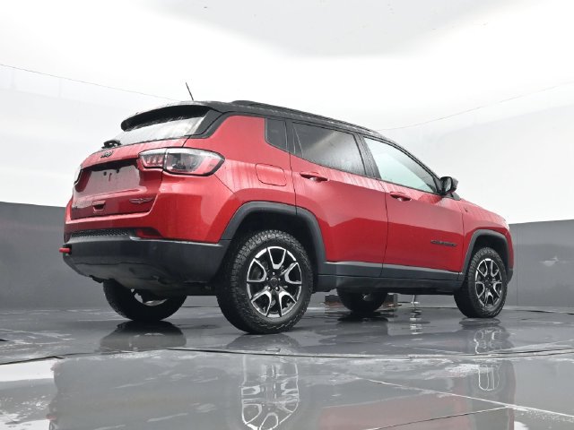 Used 2025 Jeep Compass Trailhawk AWD/4WD image 23