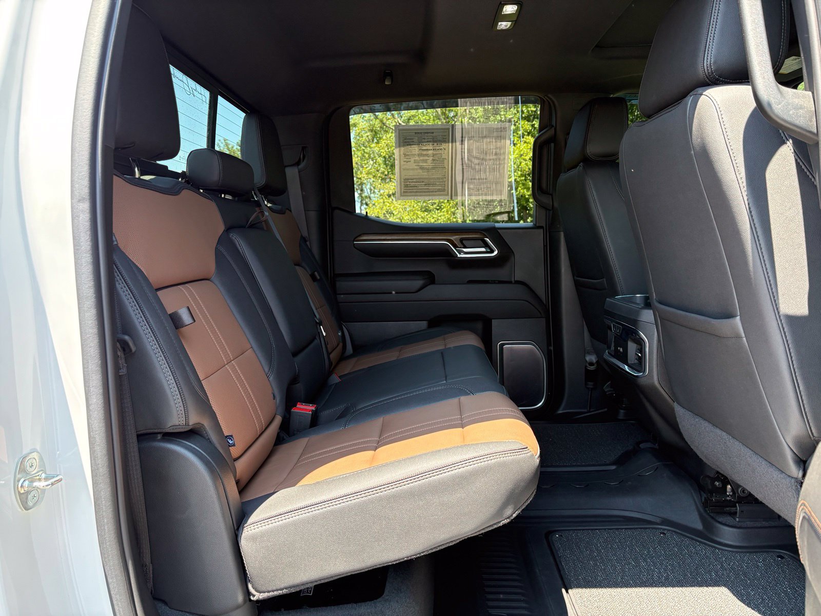 Used 2023 Chevrolet Silverado 1500 High Country w/ High Country Premium Package AWD/4WD image 29